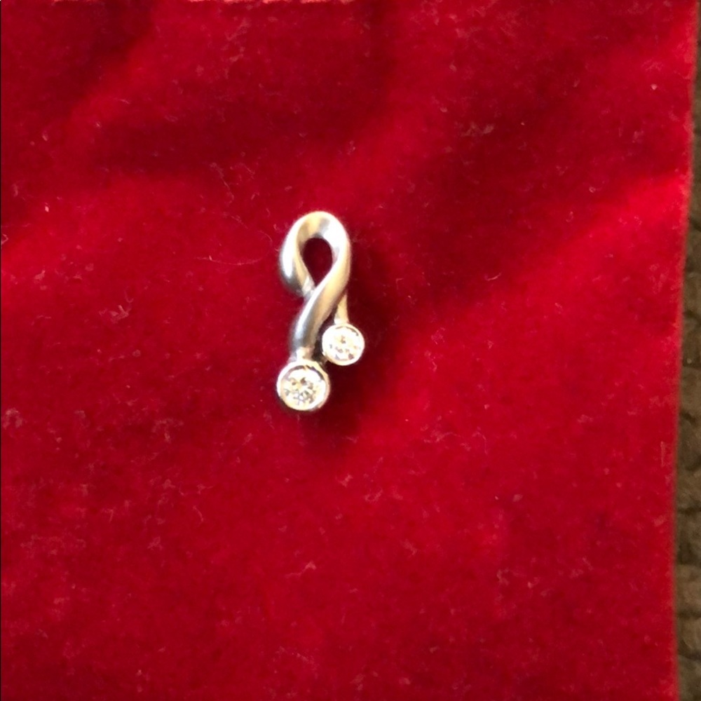 Diamond and white gold pendant